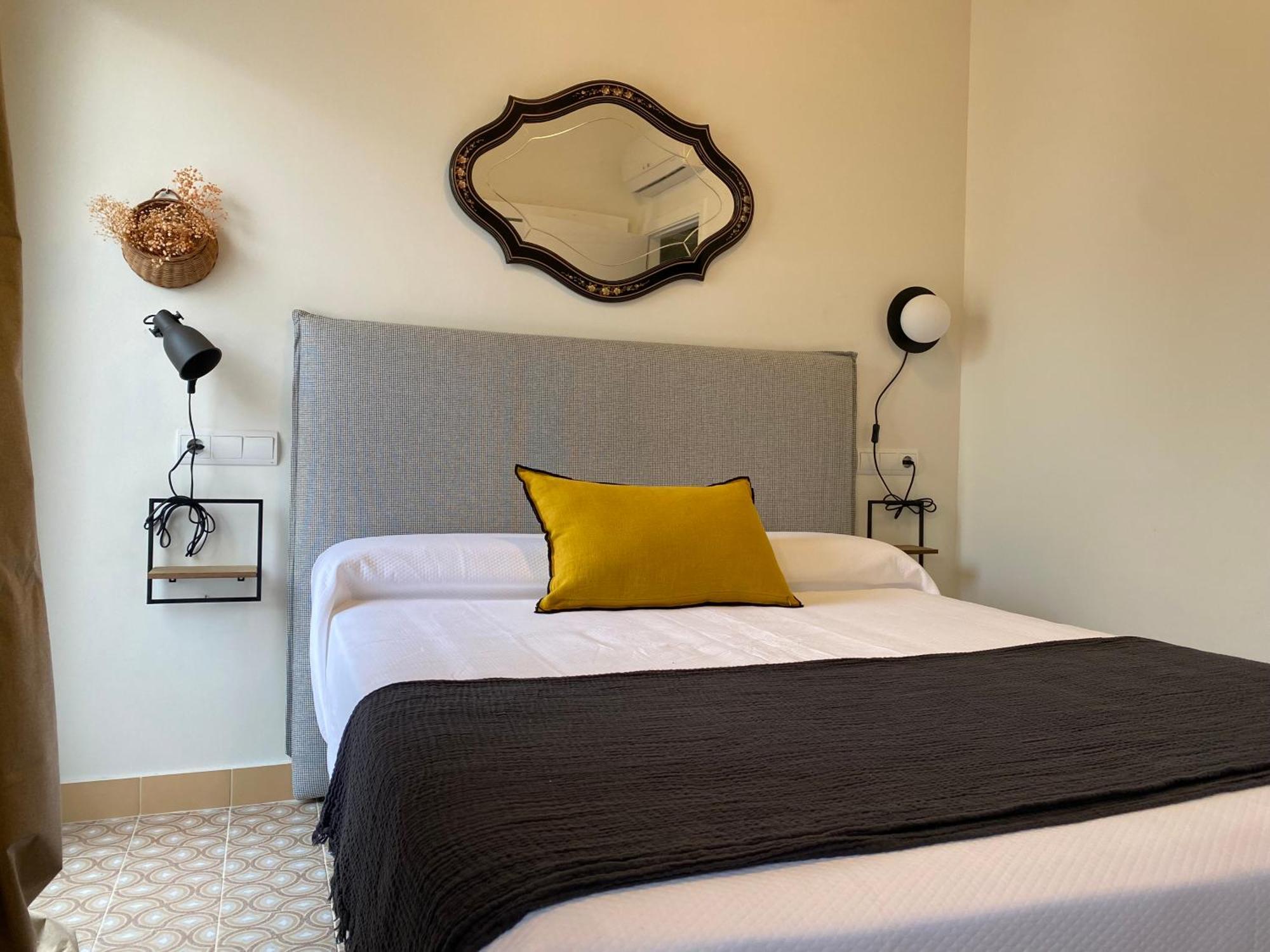 Les Filles Hotel Deltebre Bagian luar foto