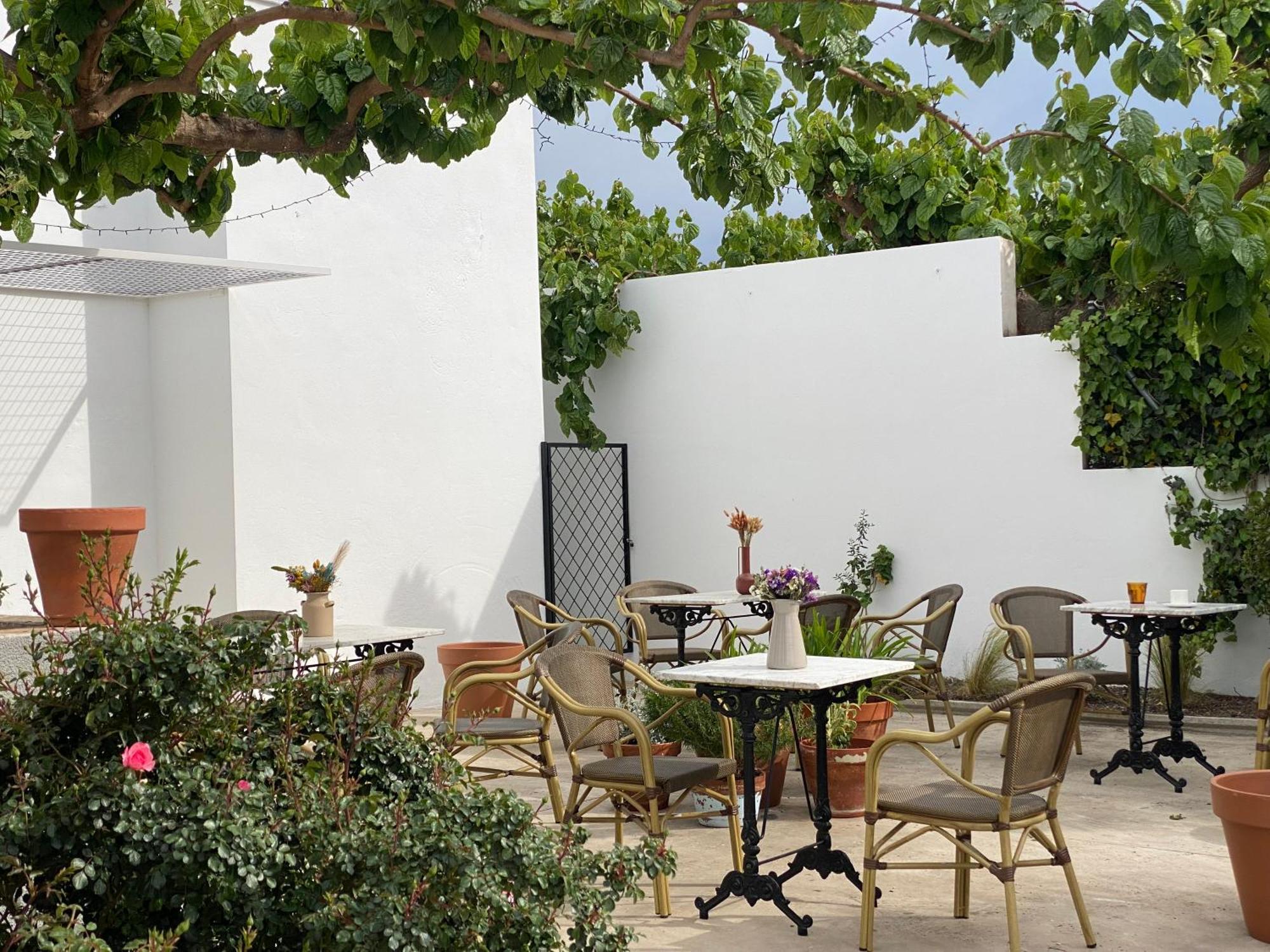 Les Filles Hotel Deltebre Bagian luar foto